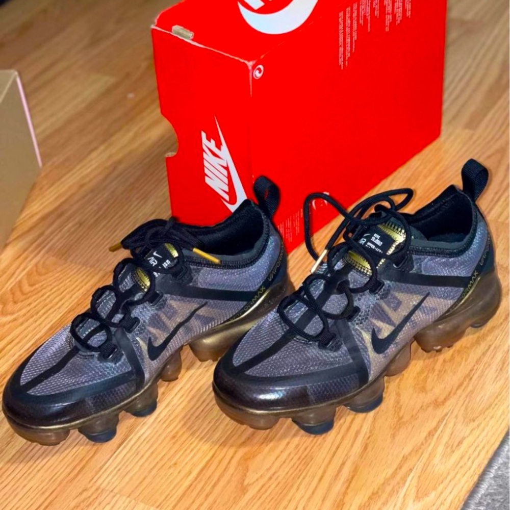 Youth size 4 Nike vapor max